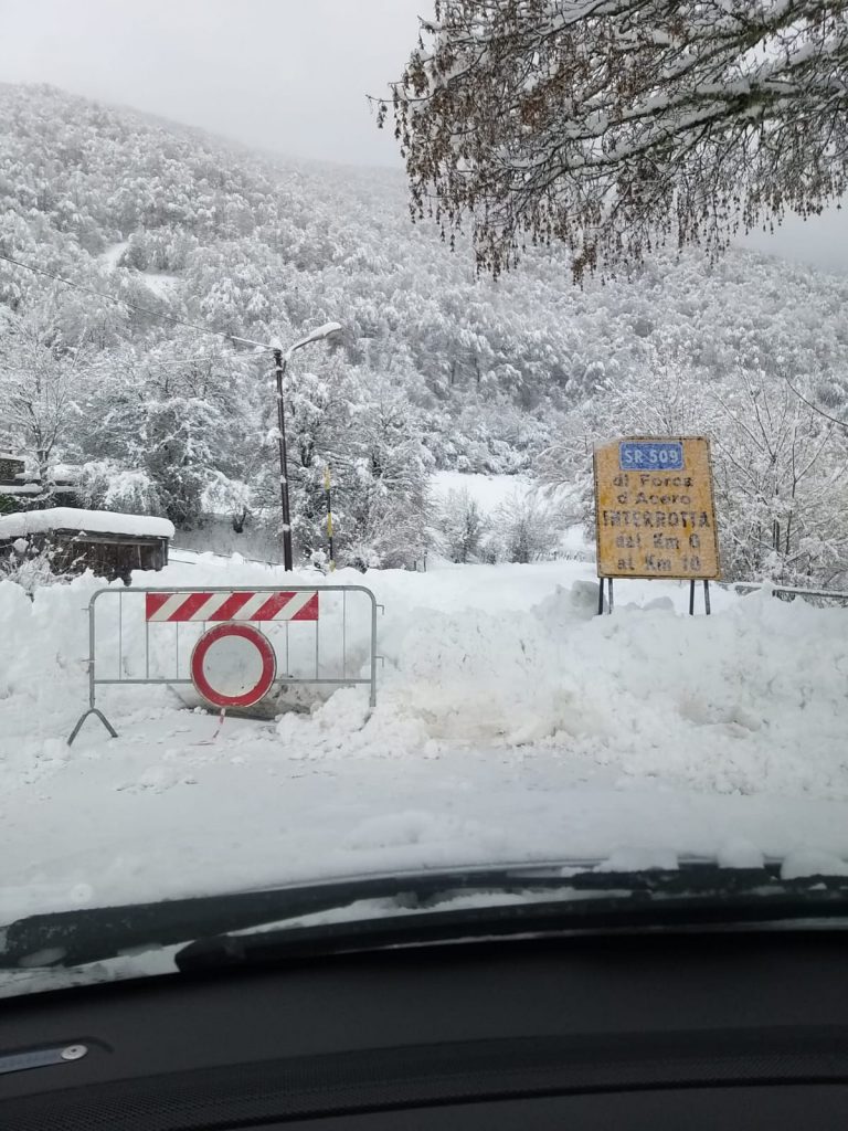 CHIUSA al traffico la Strada Regionale 509 di FORCA D'ACERO